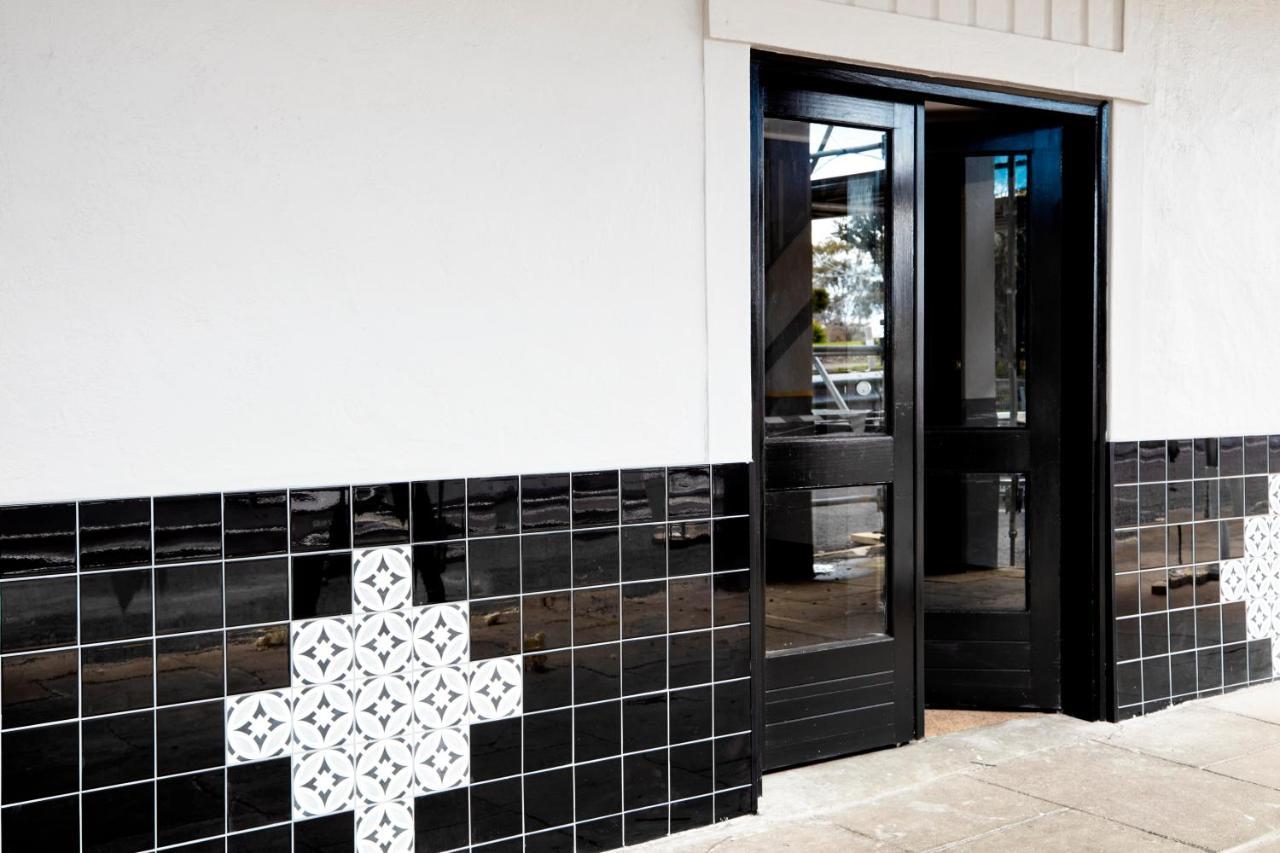 The Royal Hotel, Drouin Esterno foto